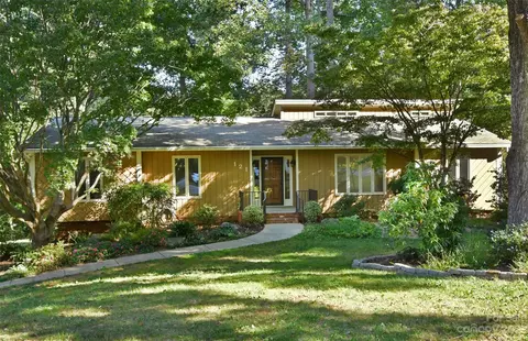 121 Fernworth Ct, Clemmons, NC 27012