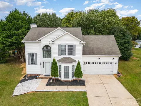 5566 Whisperfield Ln, Charlotte, NC 28215