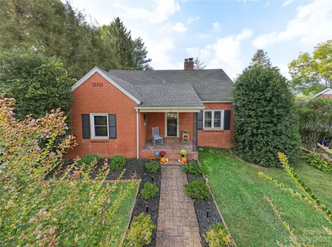 144 Blalock St, Canton, NC 28716