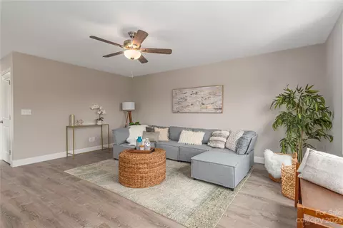 25 Third St, Canton, NC 28716 photo 4