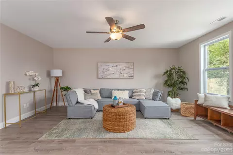 25 Third St, Canton, NC 28716 photo 5