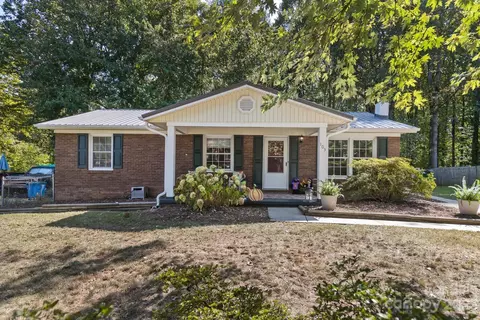103 Wicklow Dr, Asheville, NC 28806