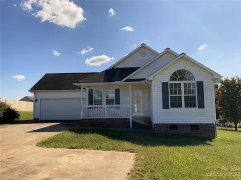 2747 Eagle Dr, Lincolnton, NC 28092