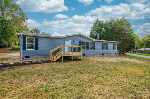 1454 Goat Farm St, Hickory, NC 28601