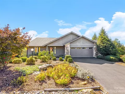 46 Hillcreek Dr, Asheville, NC 28804