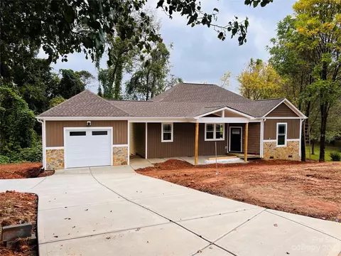 1568 Farmington Hills Dr, Conover, NC 28613