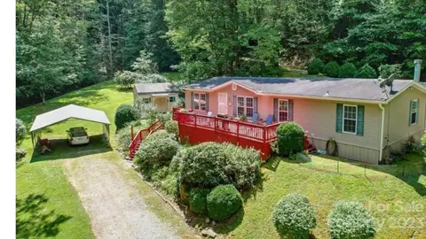 142 Hope Dr, Franklin, NC 28734