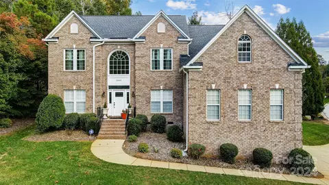 2600 Mt Isle Harbor Dr, Charlotte, NC 28214