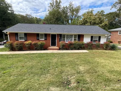 102 Lakeview Dr, Belmont, NC 28012