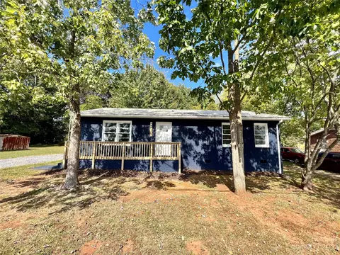 1420 Yadkin St, Statesville, NC 28677