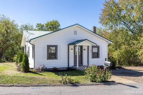 209 Thompson St, Canton, NC 28716