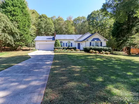 12429 Bentcreek Ln, Matthews, NC 28105