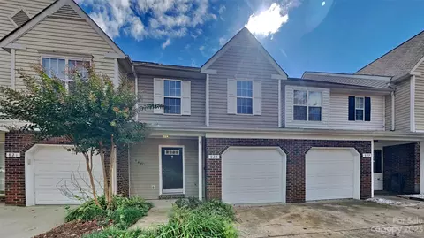 825 Pelican Bay Dr, Pineville, NC 28134