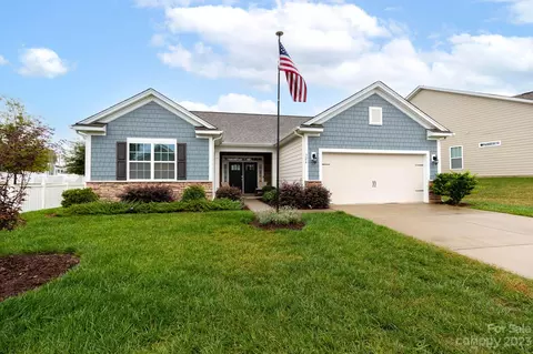 324 Robinwood Ln, Lake Wylie, SC 29710