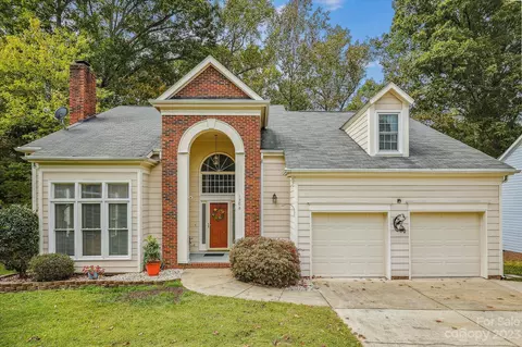 1208 Long Paw Ln, Charlotte, NC 28214