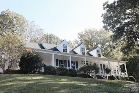 1215 Somersby Ln, Matthews, NC 28105