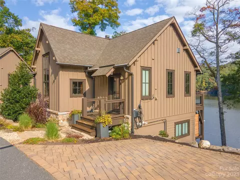 571 Harbor Ridge Dr, Tuckasegee, NC 28783