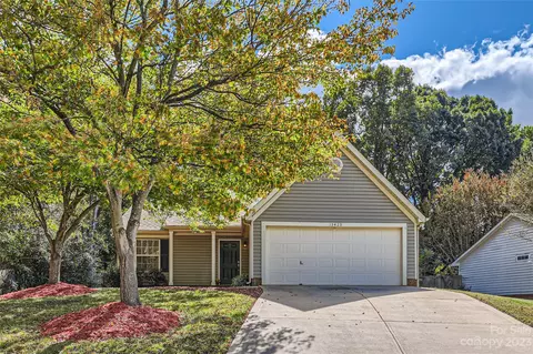 13423 Harvest Point Dr, Huntersville, NC 28078