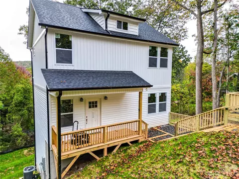 62 Naples Rd, Asheville, NC 28804