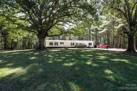 500 Goins Dr, Thomasville, NC 27360