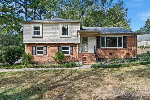10932 Osprey Dr, Charlotte, NC 28226