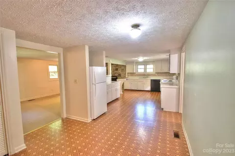 2872 Hyder Mountain Rd, Clyde, NC 28721 photo 9