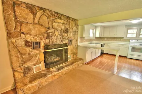 2872 Hyder Mountain Rd, Clyde, NC 28721 photo 5