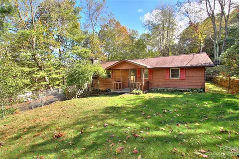 2872 Hyder Mountain Rd, Clyde, NC 28721