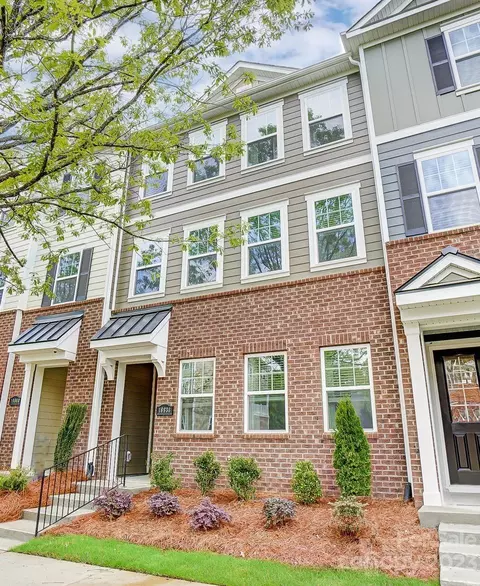 16636 Summers Walk Blvd, Davidson, NC 28036