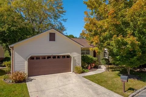 132 Exeter Ct, Hendersonville, NC 28791
