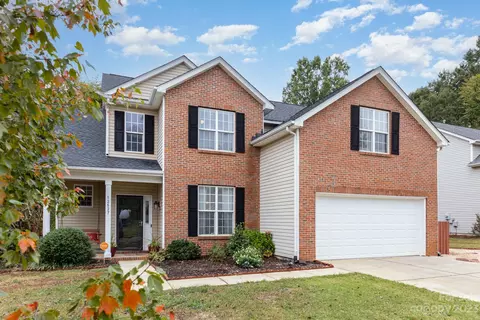 12527 Wandering Brook Dr, Charlotte, NC 28273