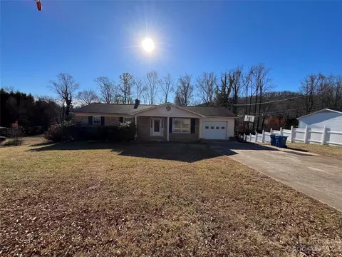 1103 Floral Dr, Lenoir, NC 28645