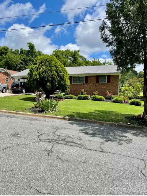 219 Pennington Ave, Lexington, NC 27292