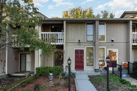 7909 Charter Oak Ln, Charlotte, NC 28226