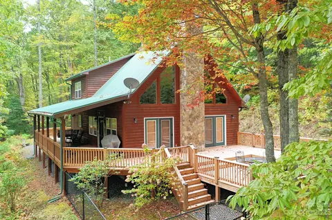 1969 Bettys Creek Rd, Sylva, NC 28779