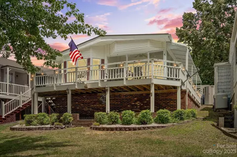 121 Dogwood Cir, New London, NC 28127