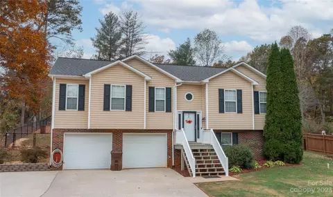 4168 Oak Hollow Dr, Morganton, NC 28655