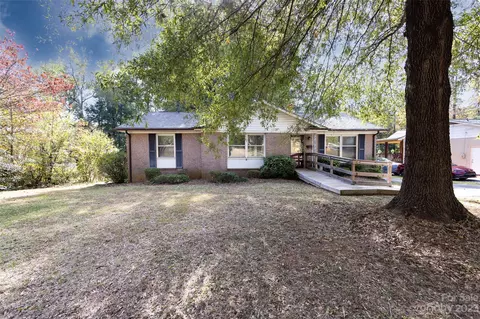 5900 Amity Pl, Charlotte, NC 28212