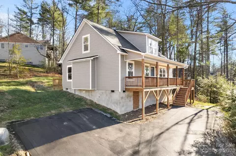 202 Fall Leaves Dr, Fairview, NC 28730