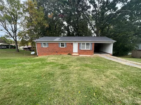 127 Kilborne Dr, Newton, NC 28658