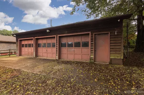 6646 Bob White Trl, Stanley, NC 28164