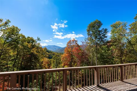 342 Hiking Trail Dr, Burnsville, NC 28714