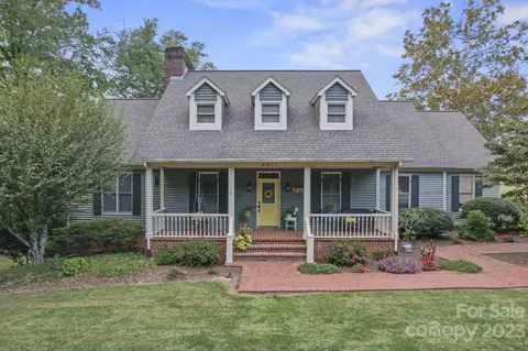 4011 Pinecrest Ne Dr NE, Hickory, NC 28601