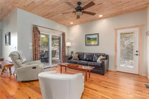 205 Dennis Dr, Clyde, NC 28721 photo 4