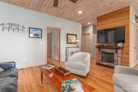 205 Dennis Dr, Clyde, NC 28721 photo 6