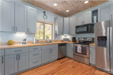 205 Dennis Dr, Clyde, NC 28721 photo 9