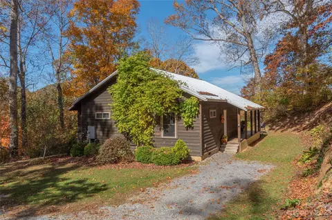 205 Dennis Dr, Clyde, NC 28721 photo 2