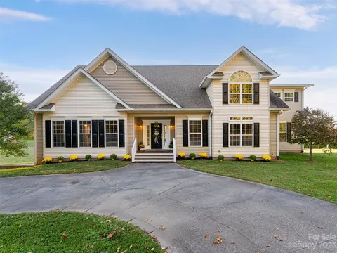226 Erwin Hills Rd, Asheville, NC 28806