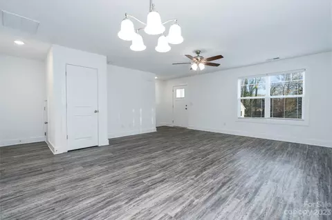 1392 15th Ne Ave NE, Hickory, NC 28601 photo 4
