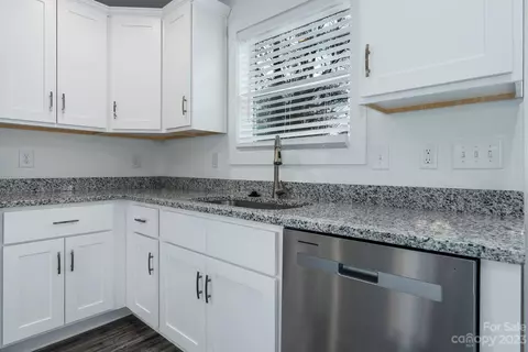 1392 15th Ne Ave NE, Hickory, NC 28601 photo 11